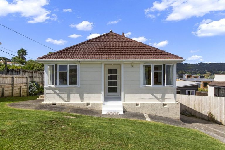 Photo of property in 44 Savoy Road, Glen Eden, Auckland, 0602