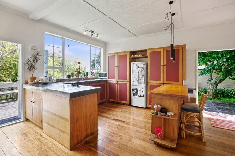 Photo of property in 222 Frankley Road, Frankleigh Park, New Plymouth, 4310