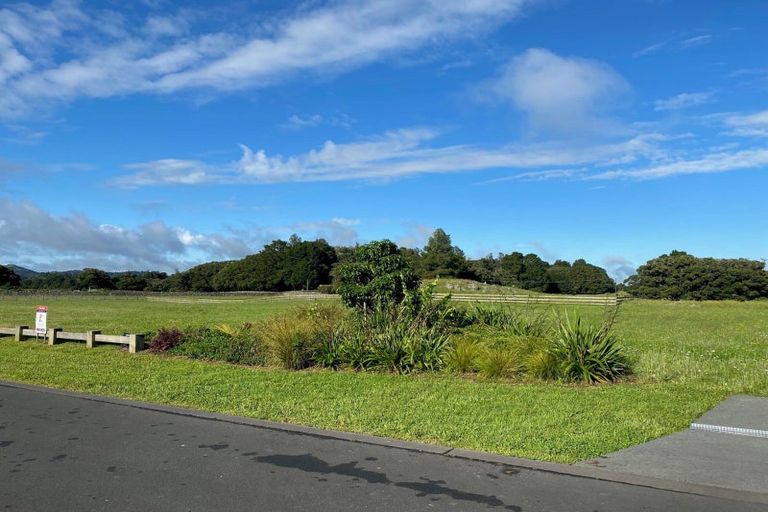 Photo of property in 38 Stoney Hill Road, Te Kamo, 0185