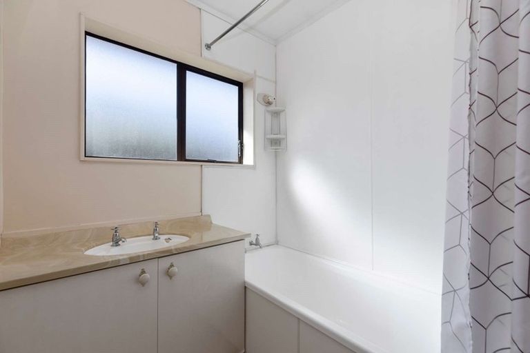 Photo of property in 2/10 Wellington Street, Papakura, 2110