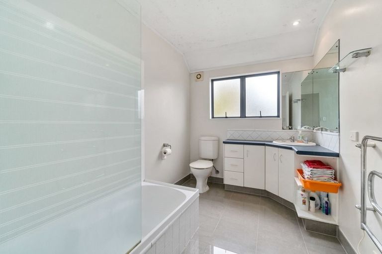 Photo of property in 1/16 Pax Avenue, Forrest Hill, Auckland, 0620