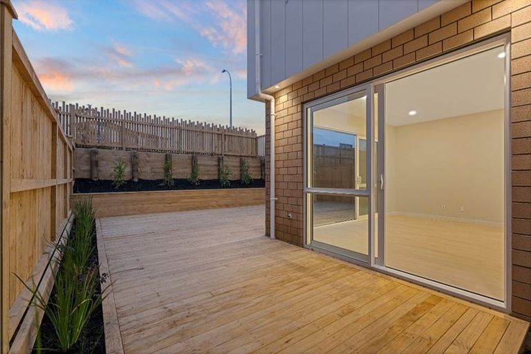 Photo of property in 45 Sunnyheights Road, Orewa, 0931