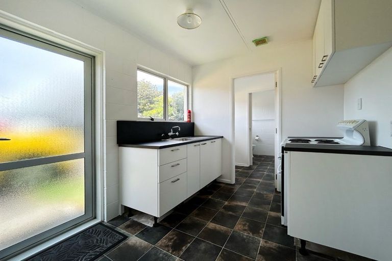 Photo of property in 2/52 Bayly Street, Waitara, 4320