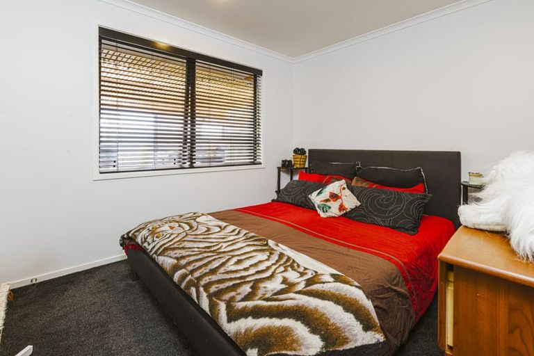 Photo of property in 2 Waituarua Drive, Takanini, 2112