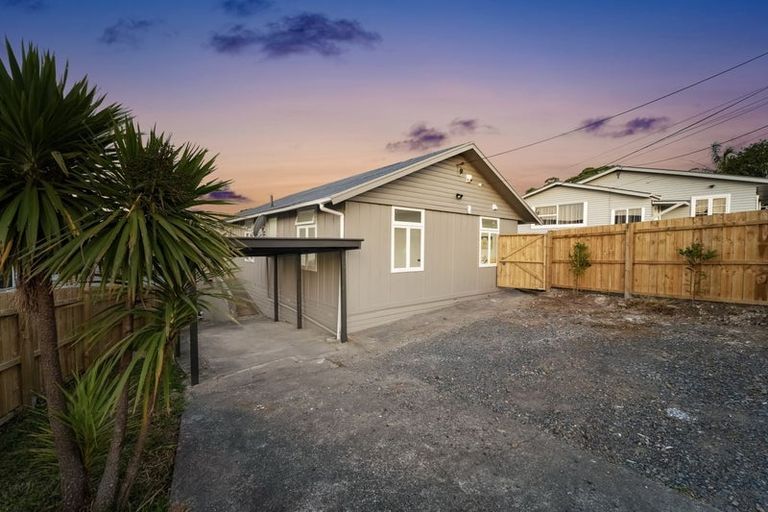 Photo of property in 1/120 Sunnyside Road, Sunnyvale, Auckland, 0612