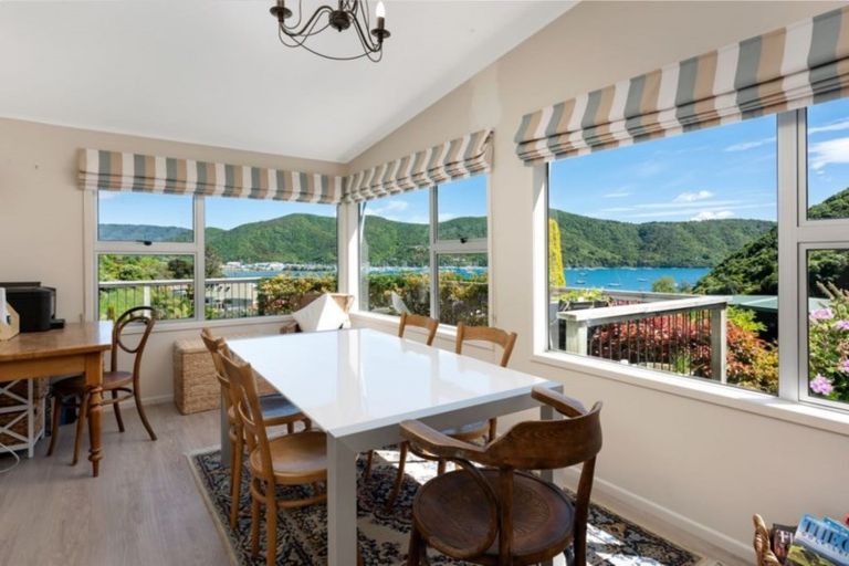 Photo of property in 10 Amelia Crescent, Waikawa, Picton, 7220