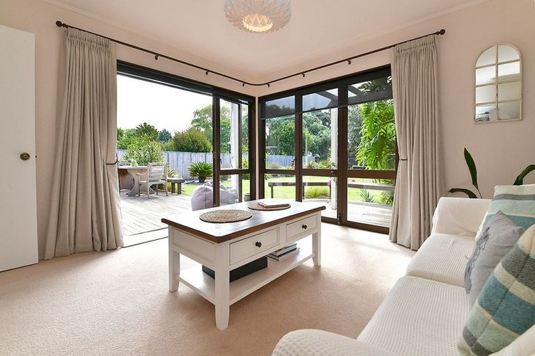 Photo of property in 48 Laurence Street, Manly, Whangaparaoa, 0930