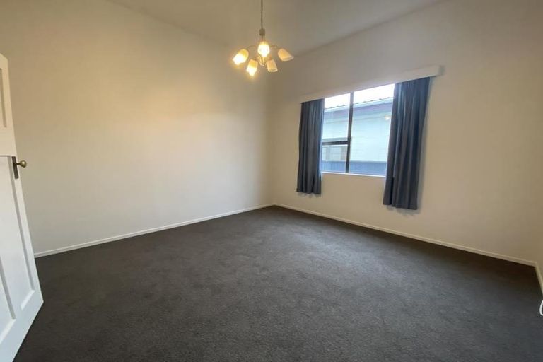 Photo of property in 173 Onepu Road, Lyall Bay, Wellington, 6022