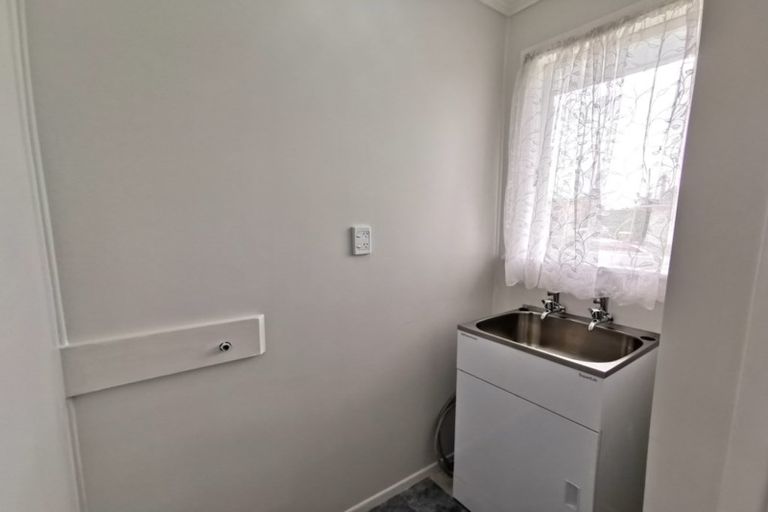 Photo of property in 2 Maybelle Place, Kelston, Auckland, 0602