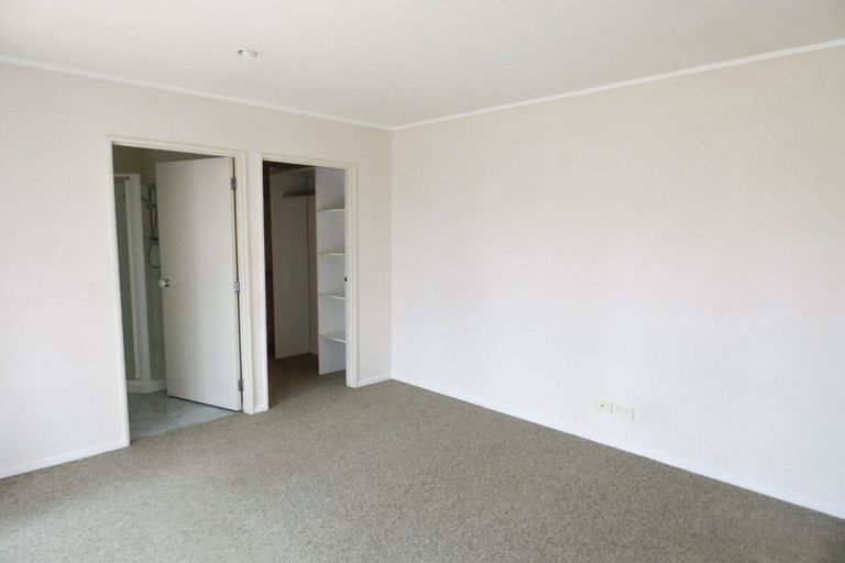 Photo of property in 72 Kingdale Road, Henderson, Auckland, 0610