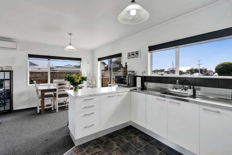 Photo of property in 1/353 Saint Aubyn, Moturoa, New Plymouth, 4310