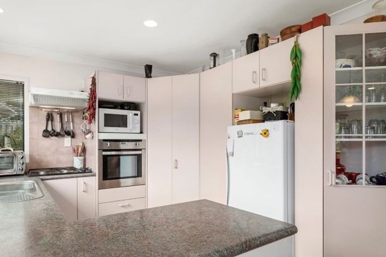 Photo of property in 16 Pampas Grove, Welcome Bay, Tauranga, 3112