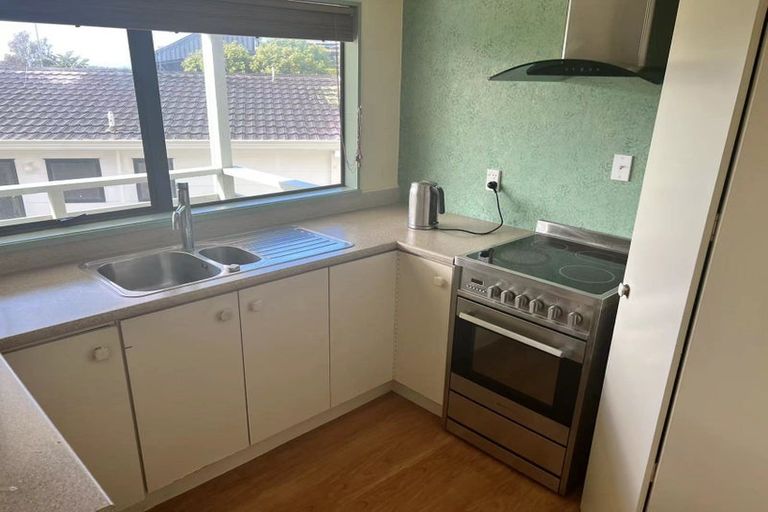 Photo of property in 2/491 Glenfield Road, Glenfield, Auckland, 0629