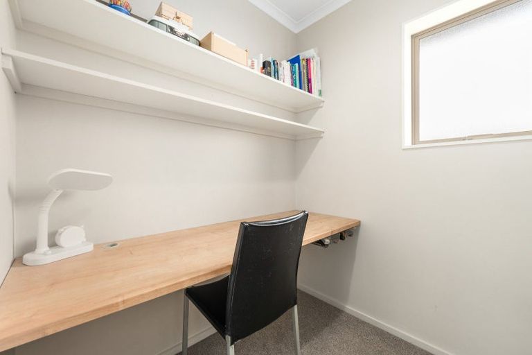 Photo of property in 11 Chestnut Close, Kelvin Grove, Palmerston North, 4414