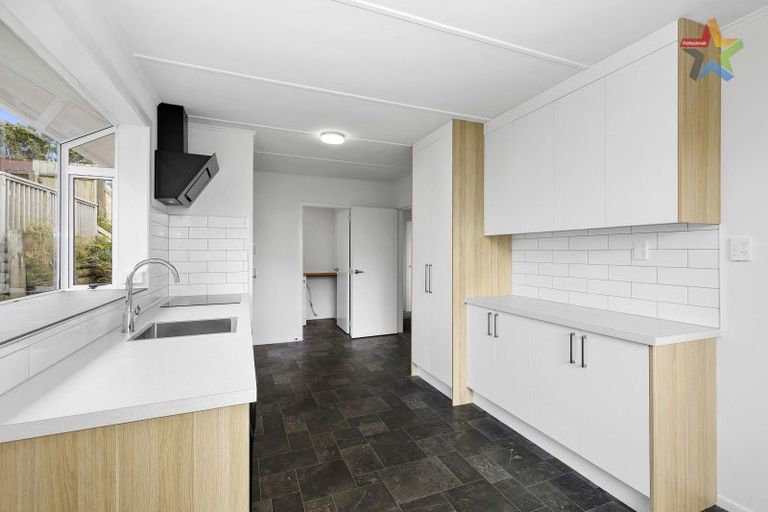 Photo of property in 5 Balmain Street, Newlands, Wellington, 6037