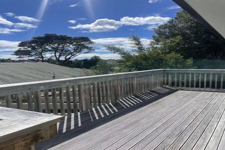 Photo of property in 2/21a Ludlow Terrace, Totara Vale, Auckland, 0627