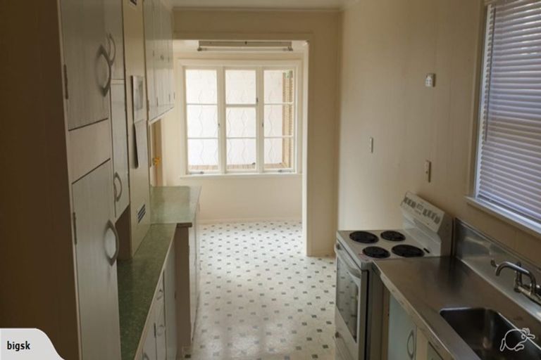 Photo of property in 198 Whites Line East, Waiwhetu, Lower Hutt, 5010