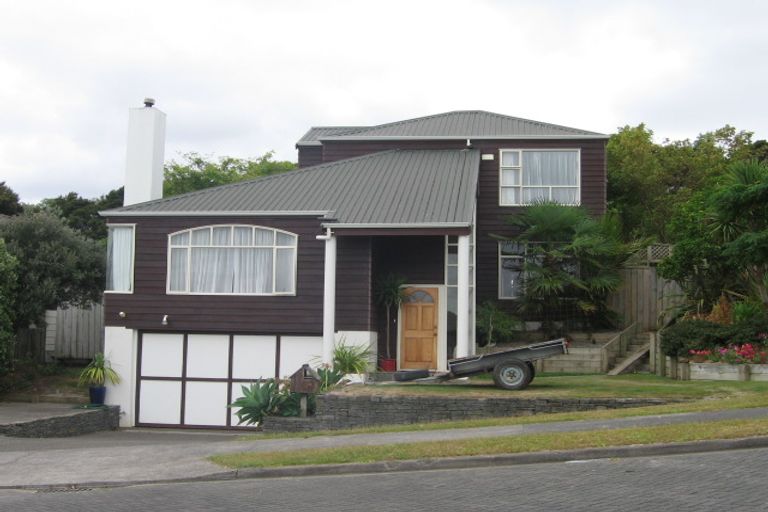 Photo of property in 11 Chedworth Drive, Glenfield, Auckland, 0629