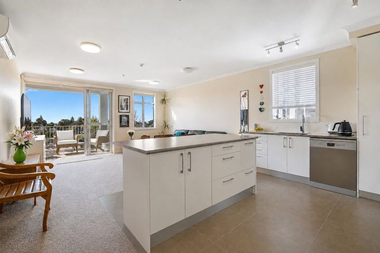 Photo of property in 38 Rewa Rewa Lane, Orewa, 0931
