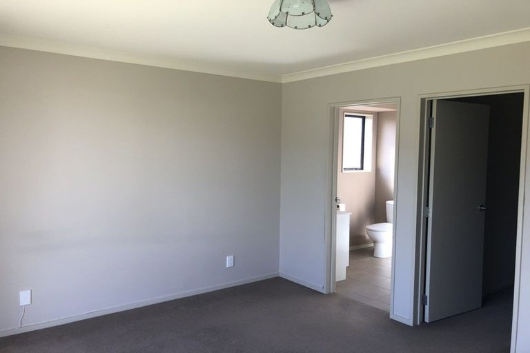 Photo of property in 41 Boston Parade, Kelvin Grove, Palmerston North, 4414