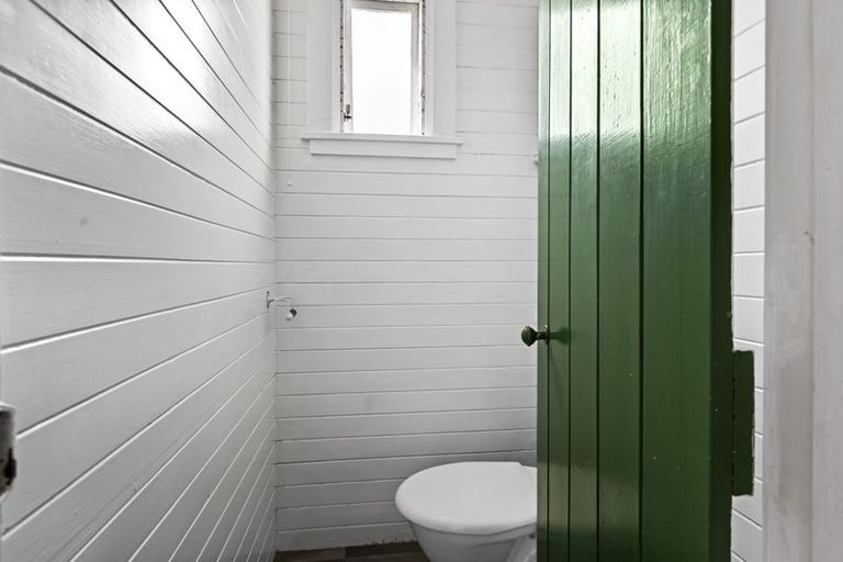 Photo of property in 25 Paynters Avenue, Strandon, New Plymouth, 4312