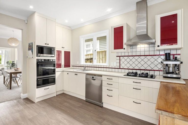 Photo of property in 17 Firth Terrace, Karori, Wellington, 6012