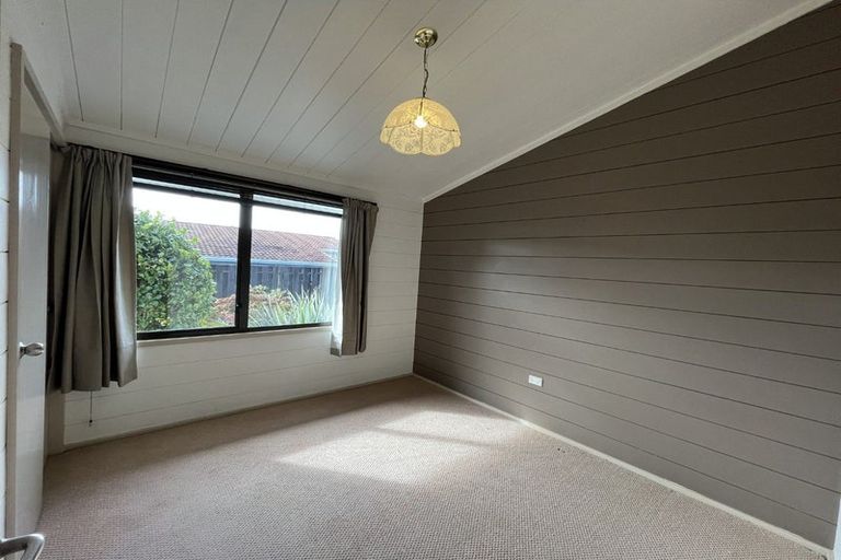 Photo of property in 112 Heta Road, Highlands Park, New Plymouth, 4312