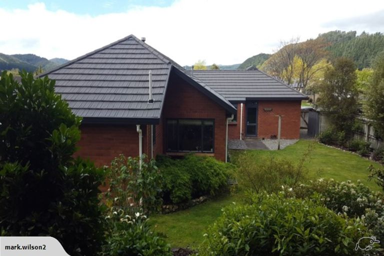 Photo of property in 23 Carlow Grove, Birchville, Upper Hutt, 5018