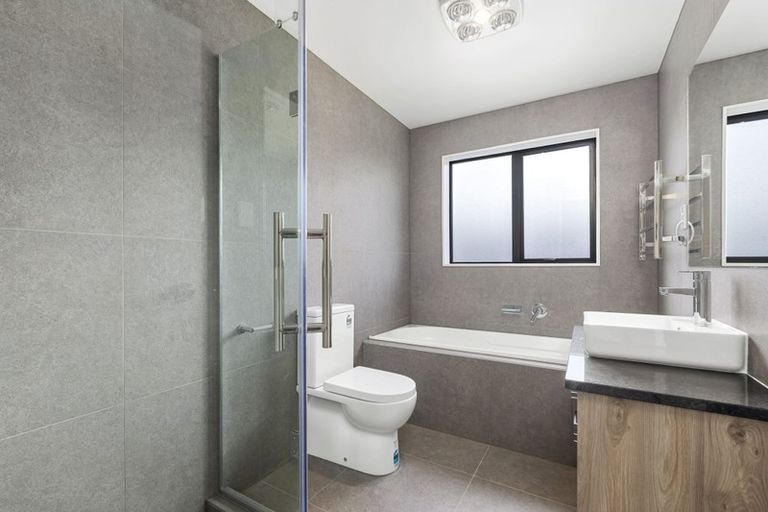 Photo of property in 10c Neilon Place, Northcross, Auckland, 0632