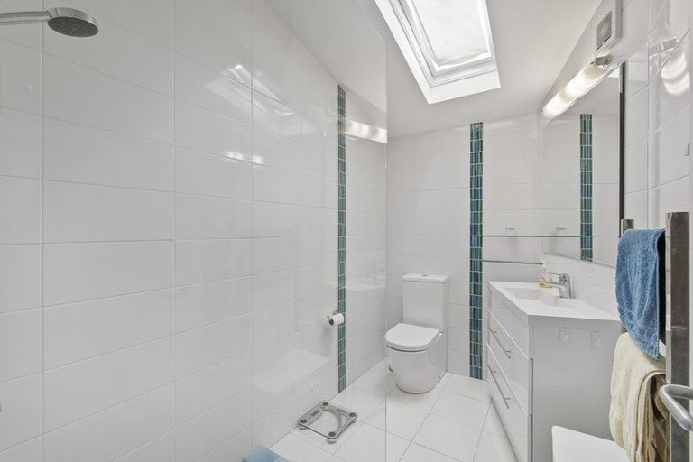 Photo of property in 2/6 Crete Avenue, Milford, Auckland, 0620