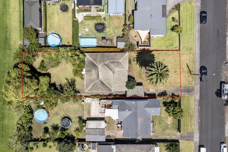 Photo of property in 17 Woodward Avenue, Mangere Bridge, Auckland, 2022