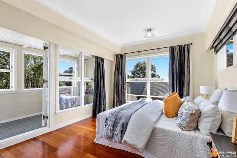 Photo of property in 18 Tirimoana Road, Te Atatu South, Auckland, 0602