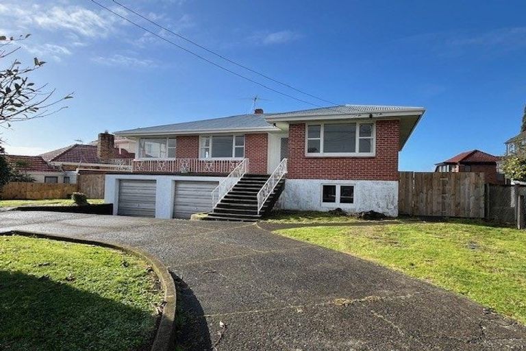 Photo of property in 105 Bleakhouse Road, Howick, Auckland, 2014