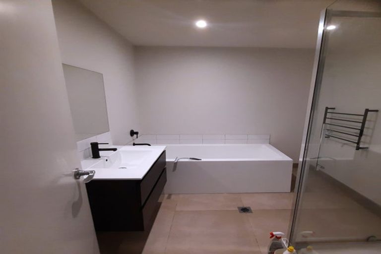 Photo of property in 4/60 Hayfield Way, Karaka, Papakura, 2580