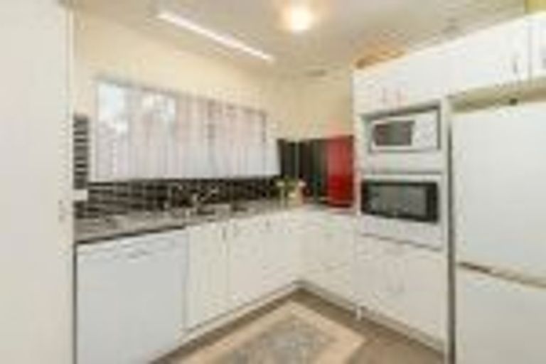 Photo of property in 1/3 Ondine Place, Glenfield, Auckland, 0629