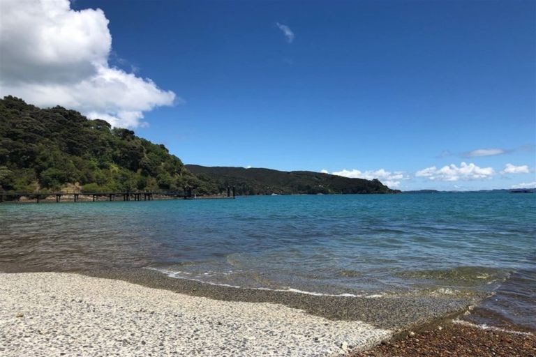 Photo of property in 250 Paroa Bay Road, Russell, 0272