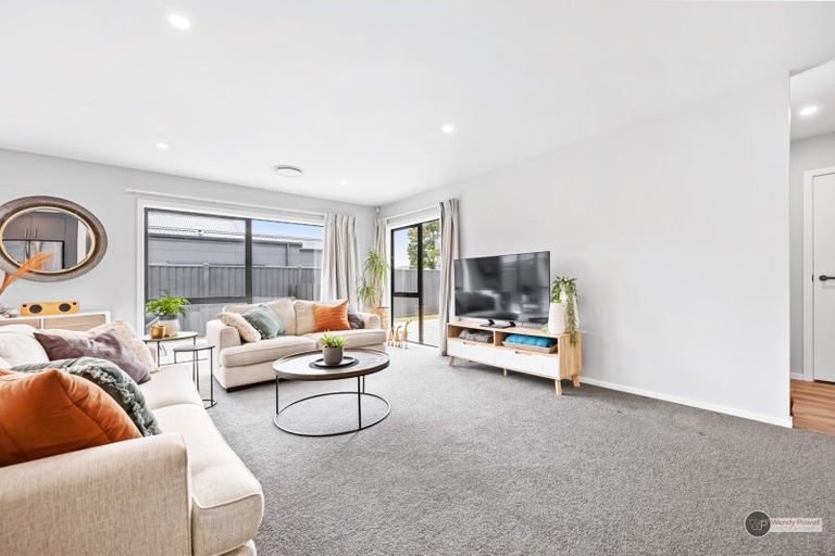 Photo of property in 11 Castletown Street, Wallaceville, Upper Hutt, 5018