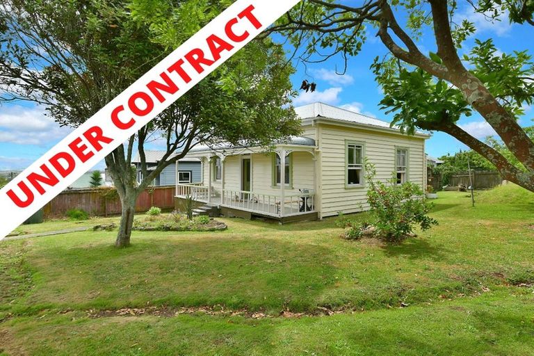 Photo of property in 14 Puriri Street, Helensville, 0800