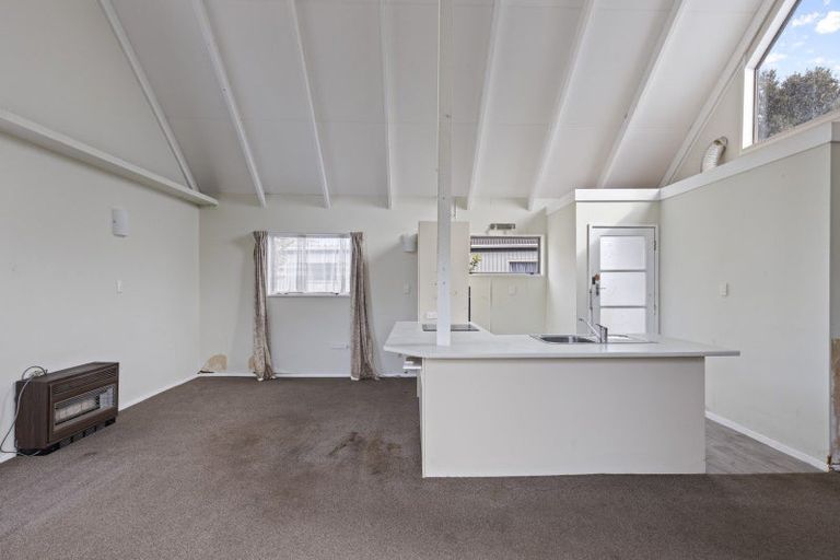 Photo of property in 9a Brierley Place, Marfell, New Plymouth, 4310