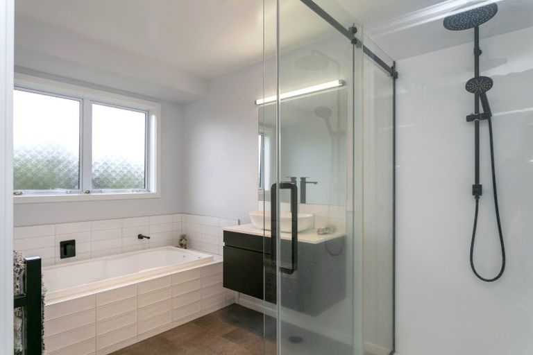 Photo of property in 27 Noumea Drive, Rangatira Park, Taupo, 3330