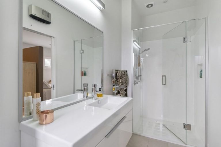 Photo of property in 18 Garreg Road, Fendalton, Christchurch, 8052