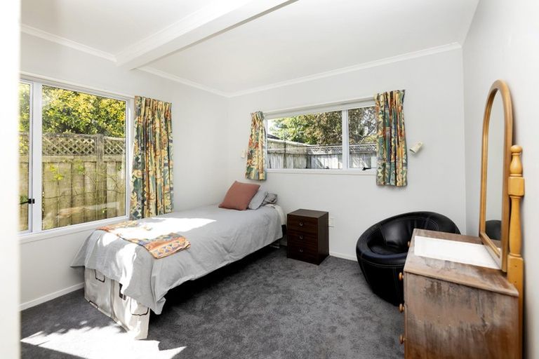 Photo of property in 1 Larsen Place, Merrilands, New Plymouth, 4312