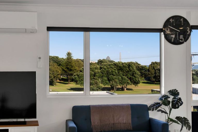 Photo of property in 1 Mclean Street, Strandon, New Plymouth, 4312