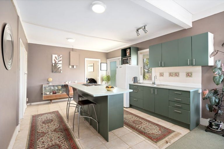 Photo of property in 9 Koromiko Street, New Lynn, Auckland, 0600