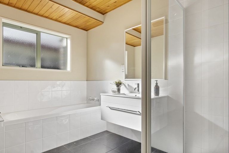 Photo of property in 12 Essendon Court, Glenview, Hamilton, 3206