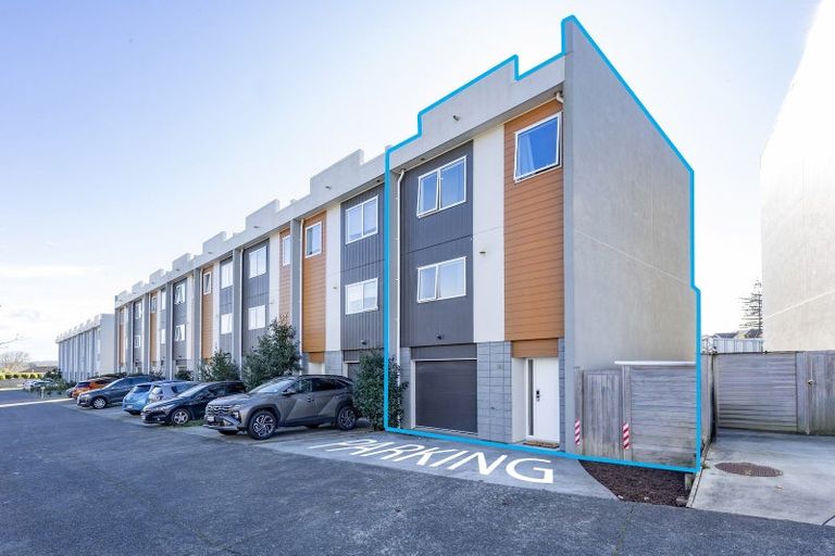 Photo of property in 101 Bordeaux Parade, Te Atatu South, Auckland, 0610