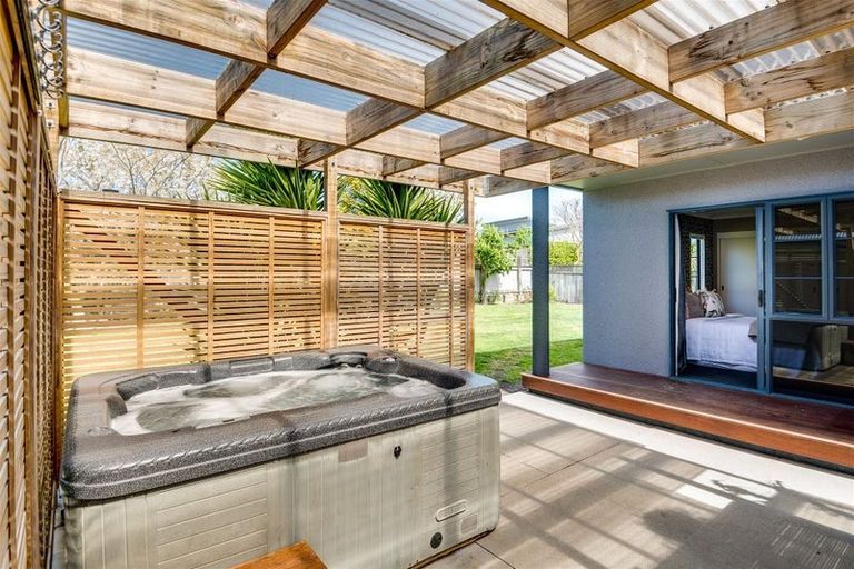 Photo of property in 14 Scott Place, Havelock North, 4130