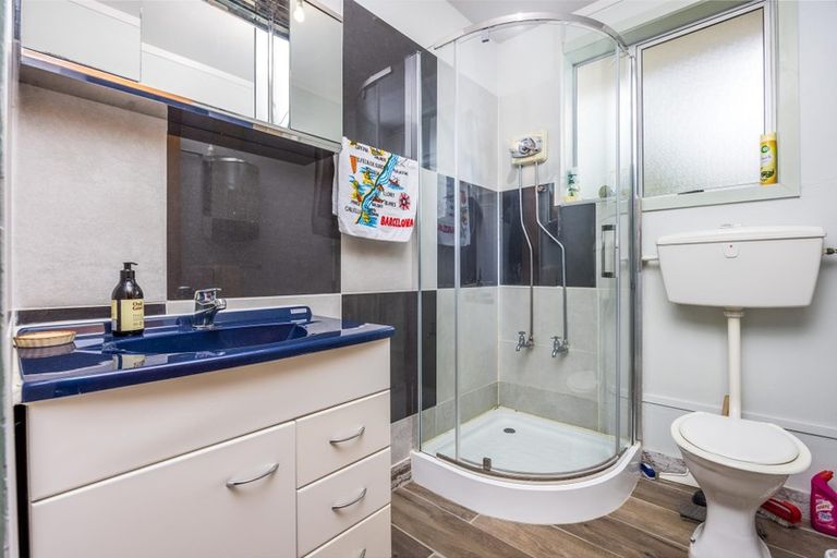 Photo of property in 2/81 Seabrook Avenue, New Lynn, Auckland, 0600