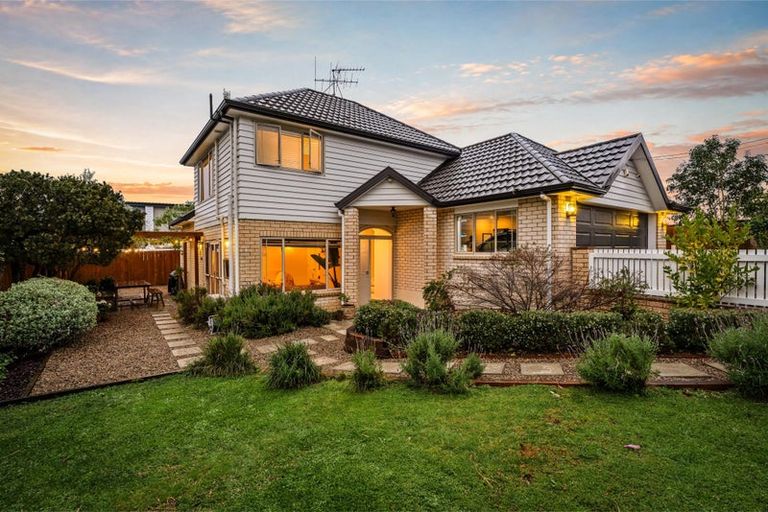 Photo of property in 3 Zefiro Drive, Massey, Auckland, 0614