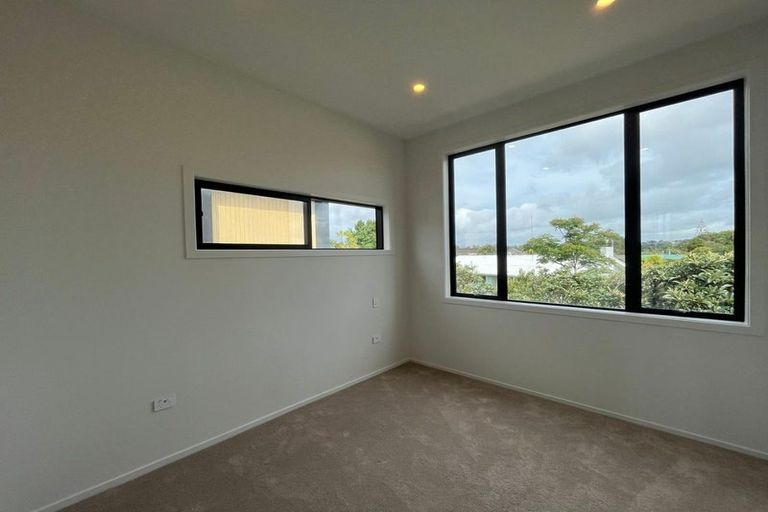 Photo of property in 27f Dawnhaven Drive, Te Atatu Peninsula, Auckland, 0610